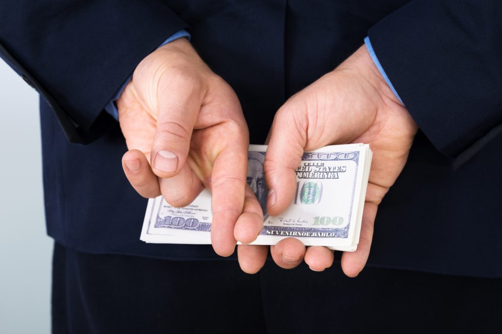 How to Avoid Being Swindled by a Contractor