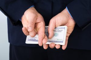 How to Avoid Being Swindled by a Contractor